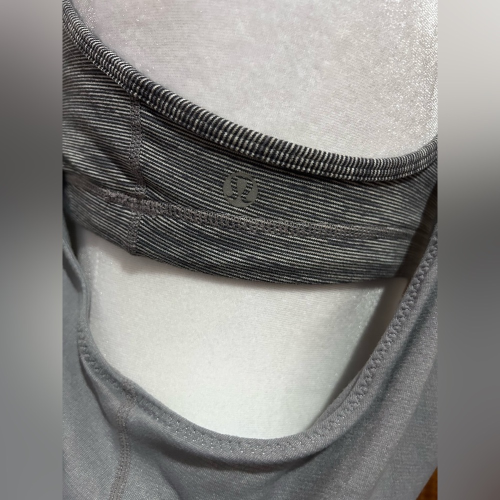Lululemon Muscle Tee - Picture 3 of 5